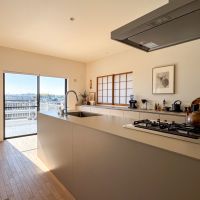 川崎市宮前区神木本町の売買物件/キッチン背面には大容量の収納