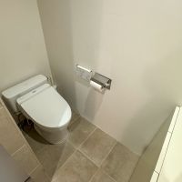 川崎市宮前区神木本町の売買物件/トイレは洗面室すぐ横