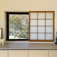 川崎市宮前区神木本町の売買物件/キッチンの障子を開けると敷地の桜が目に飛び込んできます