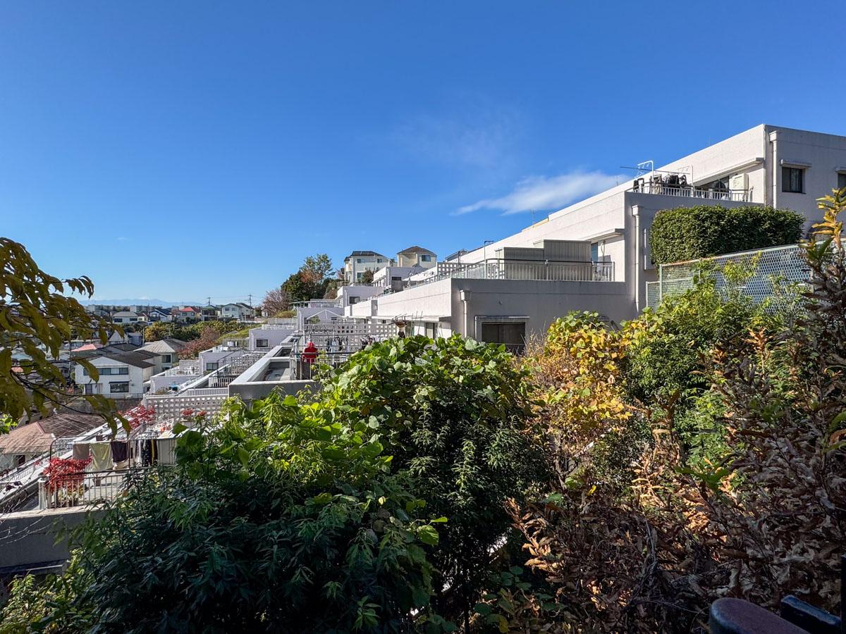 川崎市宮前区神木本町の売買物件/マンションを横から見た写真