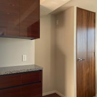 江戸川区篠崎町の賃貸物件/キッチン背面。真ん中が冷蔵庫置き場です