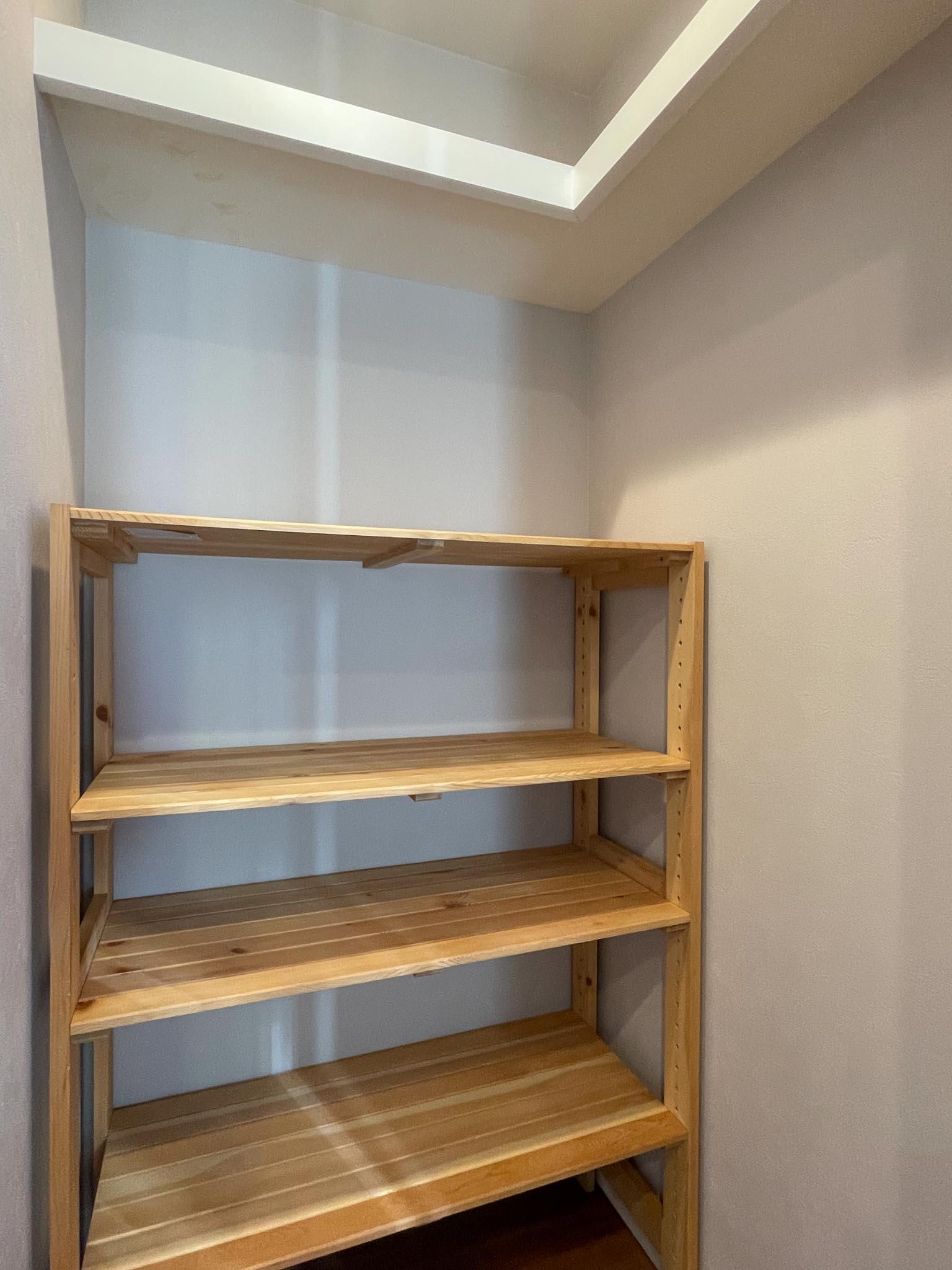 江戸川区篠崎町の賃貸物件/キッチン背面のパントリー内