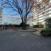 練馬区旭丘の賃貸物件/棟の間には、住民の憩いの場所である小さな公園があります