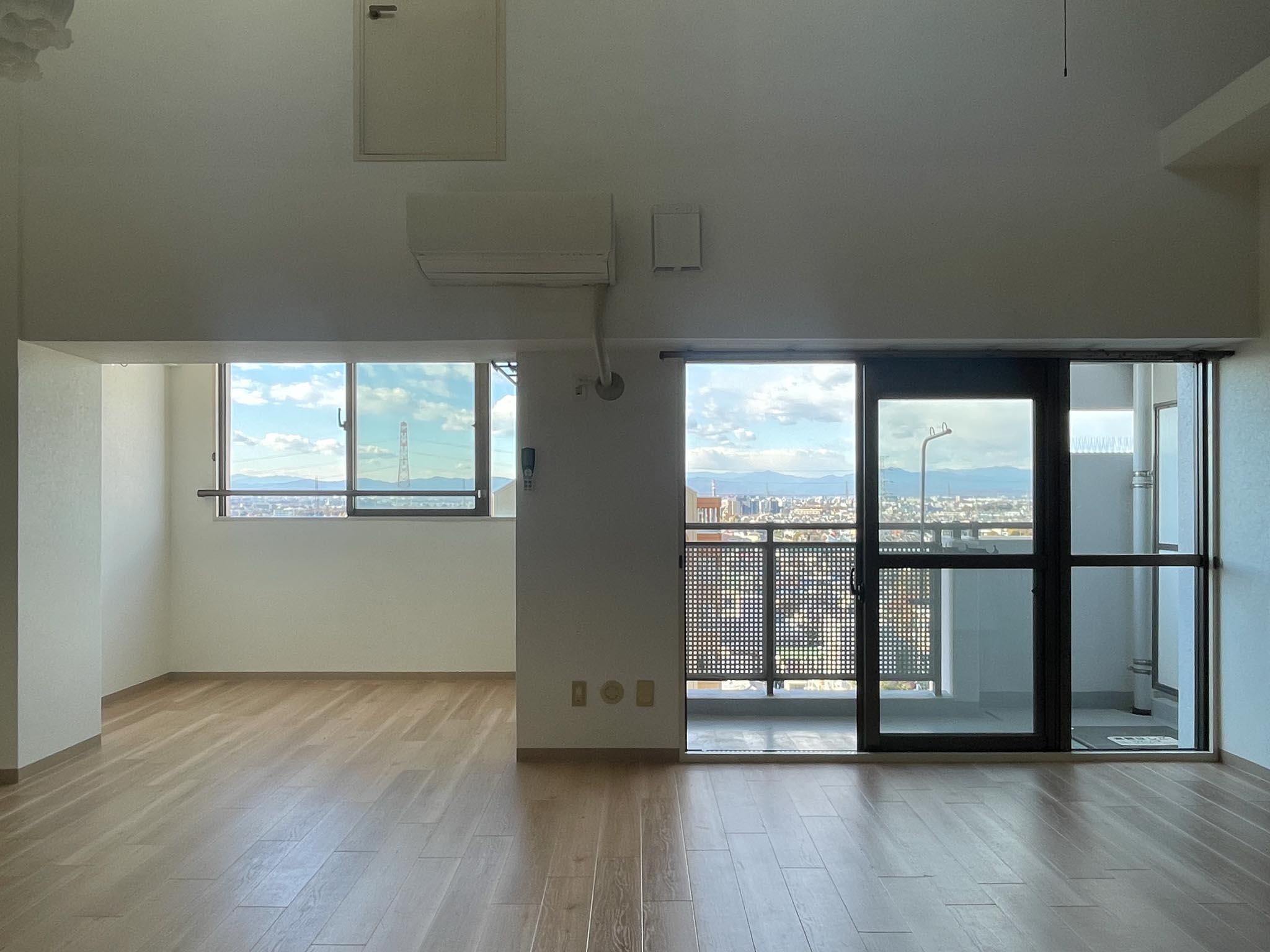 国分寺市泉町の賃貸物件/南側からしっかりと光が入ってきて明るいリビング