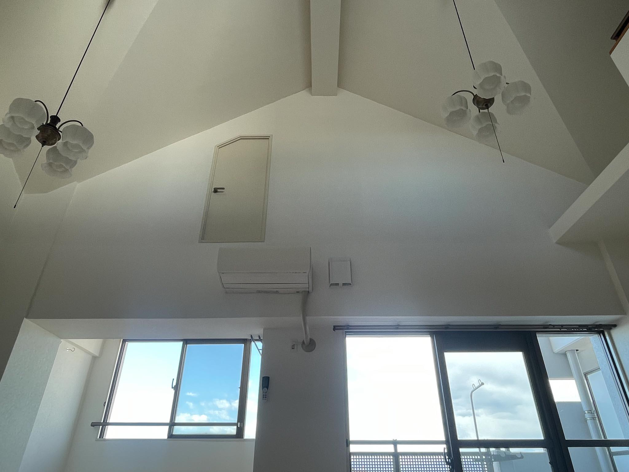 国分寺市泉町の賃貸物件/吹き抜けの高さは約4.7m。2階分、ドーンと抜けています