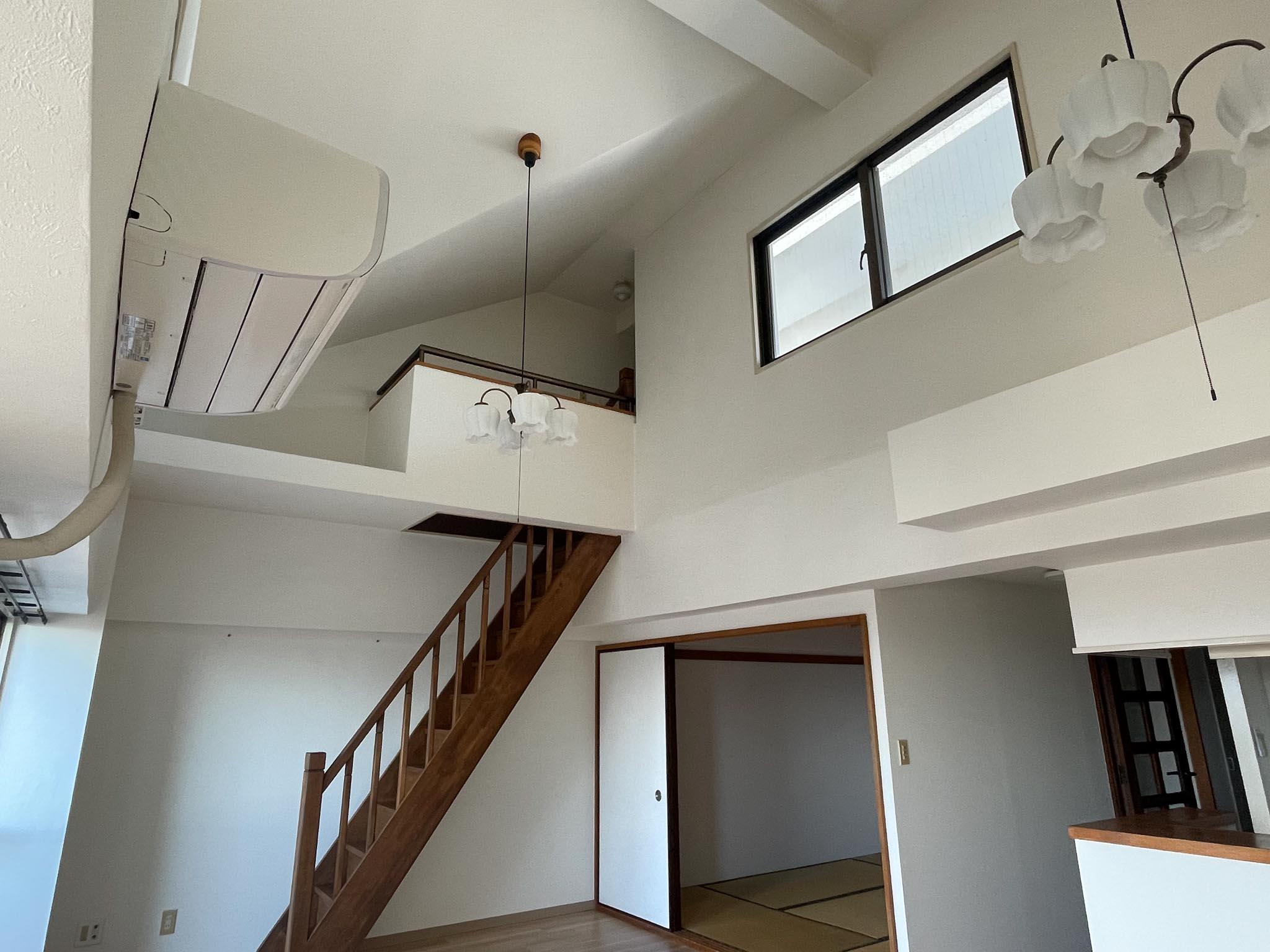 国分寺市泉町の賃貸物件/高い位置にも窓があって、常にふわっとした光を届けてくれます