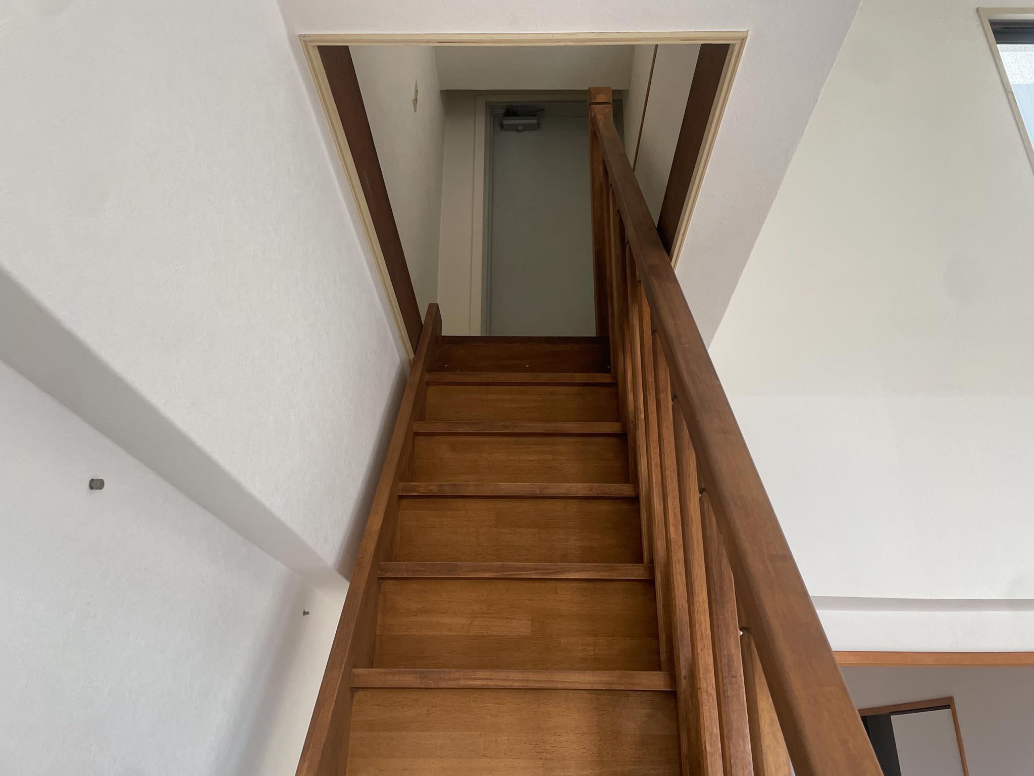 国分寺市泉町の賃貸物件/ルーフバルコニーに上がってみます