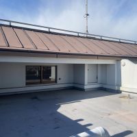 国分寺市泉町の賃貸物件/扉の外には48㎡の特大ルーフバルコニー