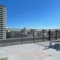 国分寺市泉町の賃貸物件/ルーフバルコニーを北に向かって。電車が見えますが、こちらの景色も抜けています