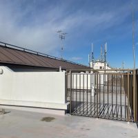 国分寺市泉町の賃貸物件/隣の区画にもルーフバルコニーがあります