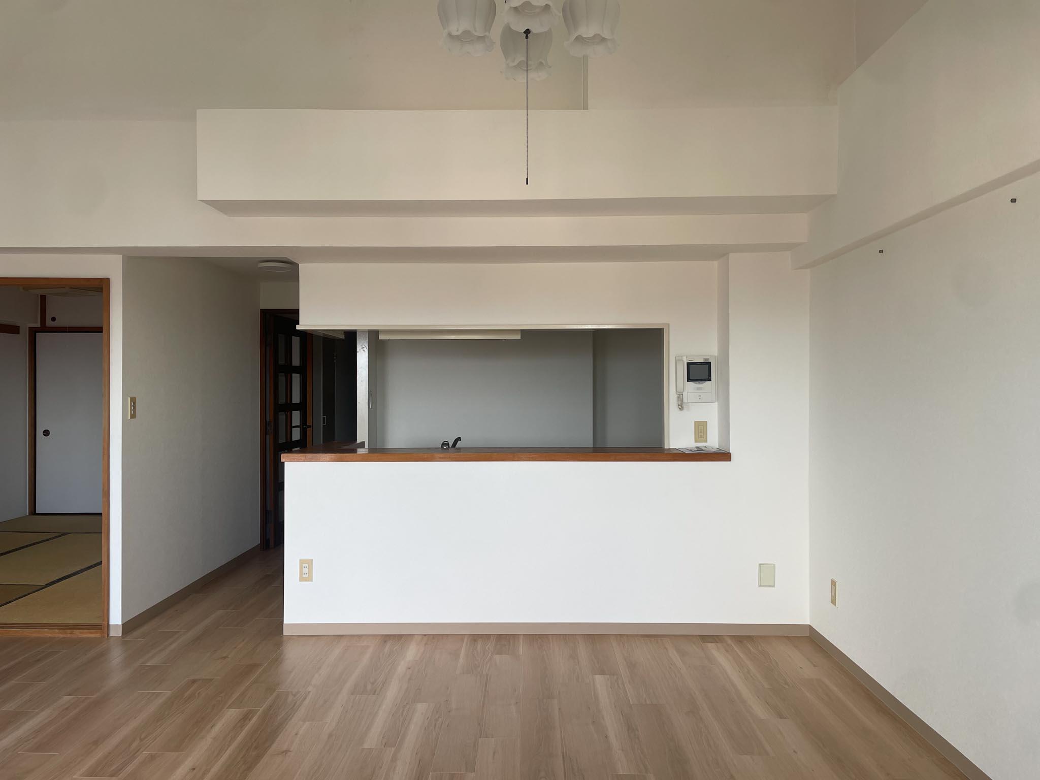 国分寺市泉町の賃貸物件/外の景色が見えるオープンなキッチン