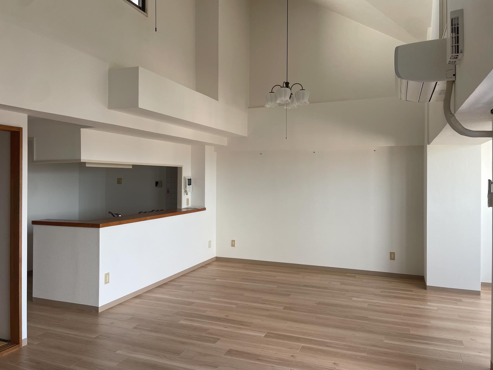 国分寺市泉町の賃貸物件/リビングを東に向かって