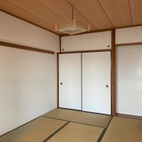 国分寺市泉町の賃貸物件/6畳和室：収納は押し入れです。ゴロンとここでお昼寝してみてはいかがでしょう