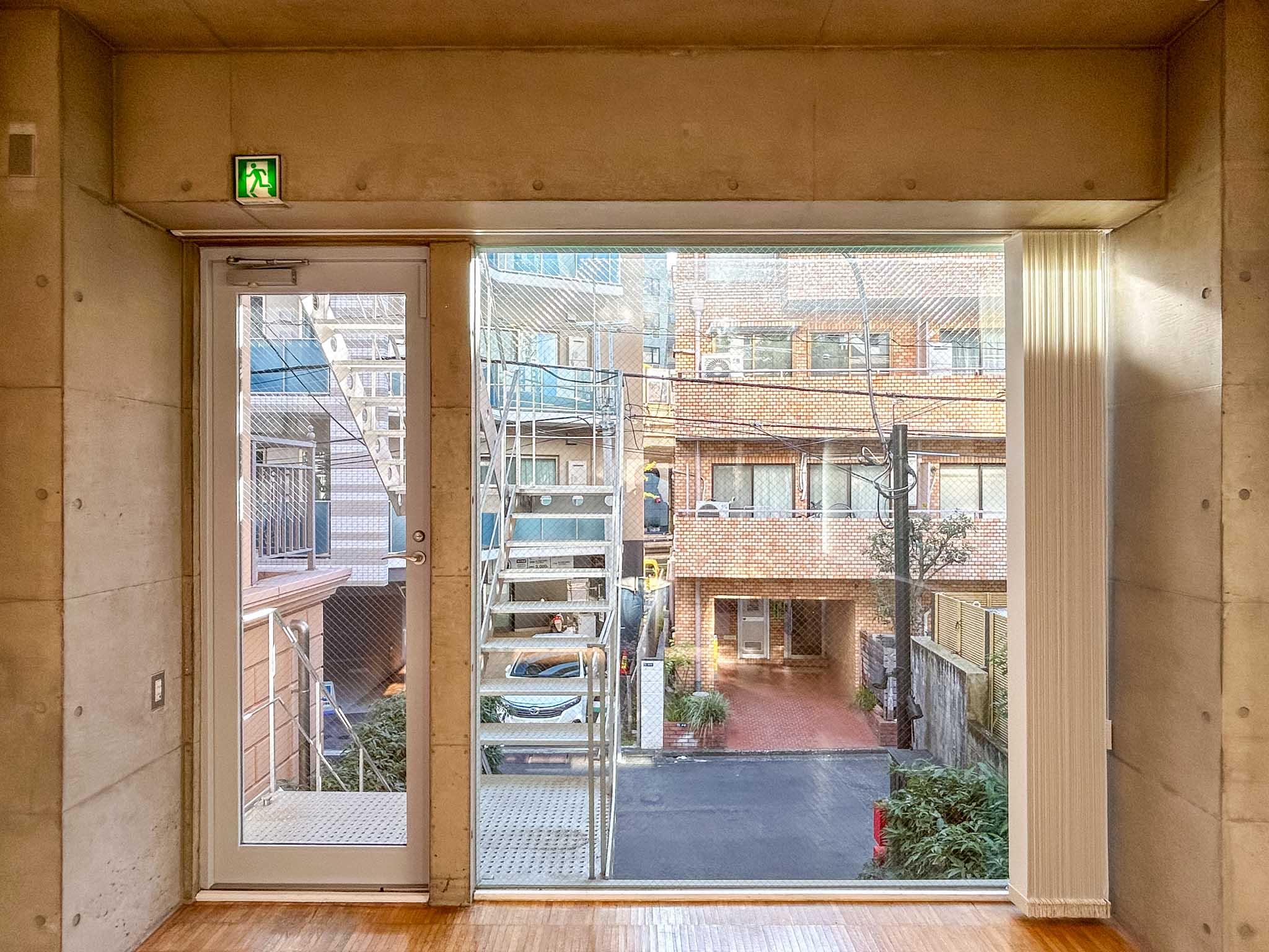 港区南青山の賃貸物件/2階：正面の窓からの景色