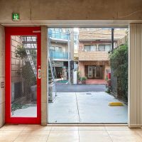 港区南青山の賃貸物件/1階：壁いっぱいに開いた窓