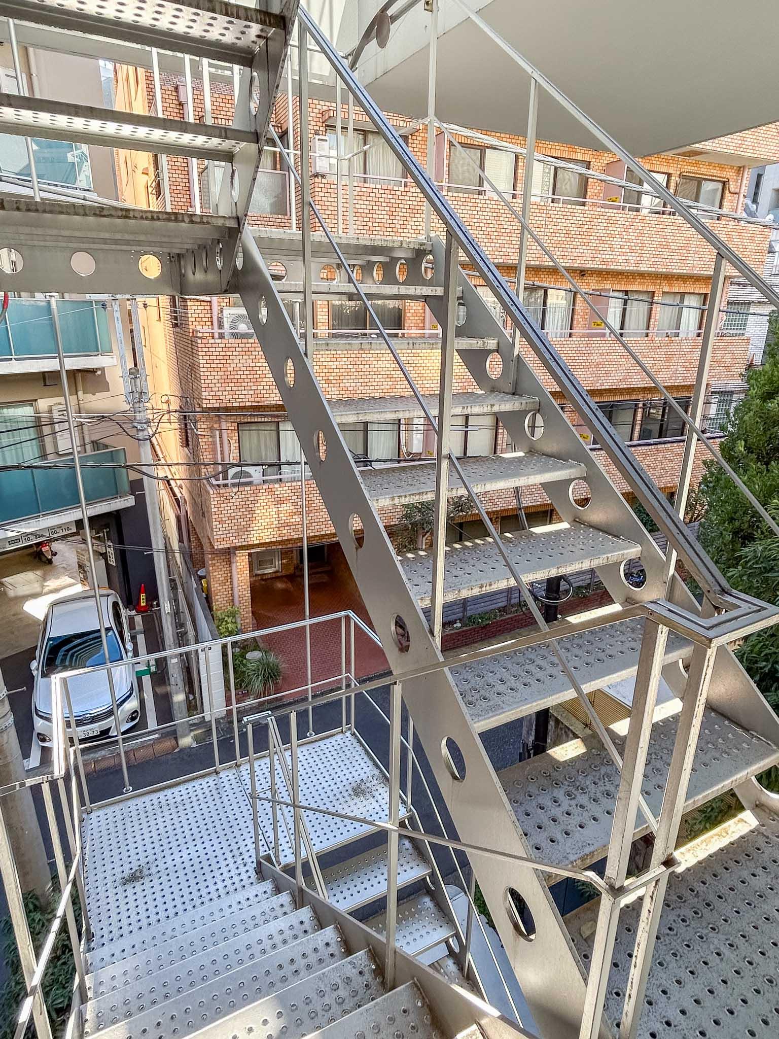 港区南青山の賃貸物件/外階段