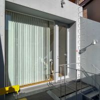 港区南青山の賃貸物件/4階：バルコニーから室内側をみる