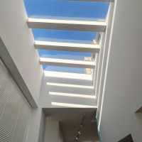 港区南青山の賃貸物件/4階：青空が見える天窓。光もたっぷり差し込みます