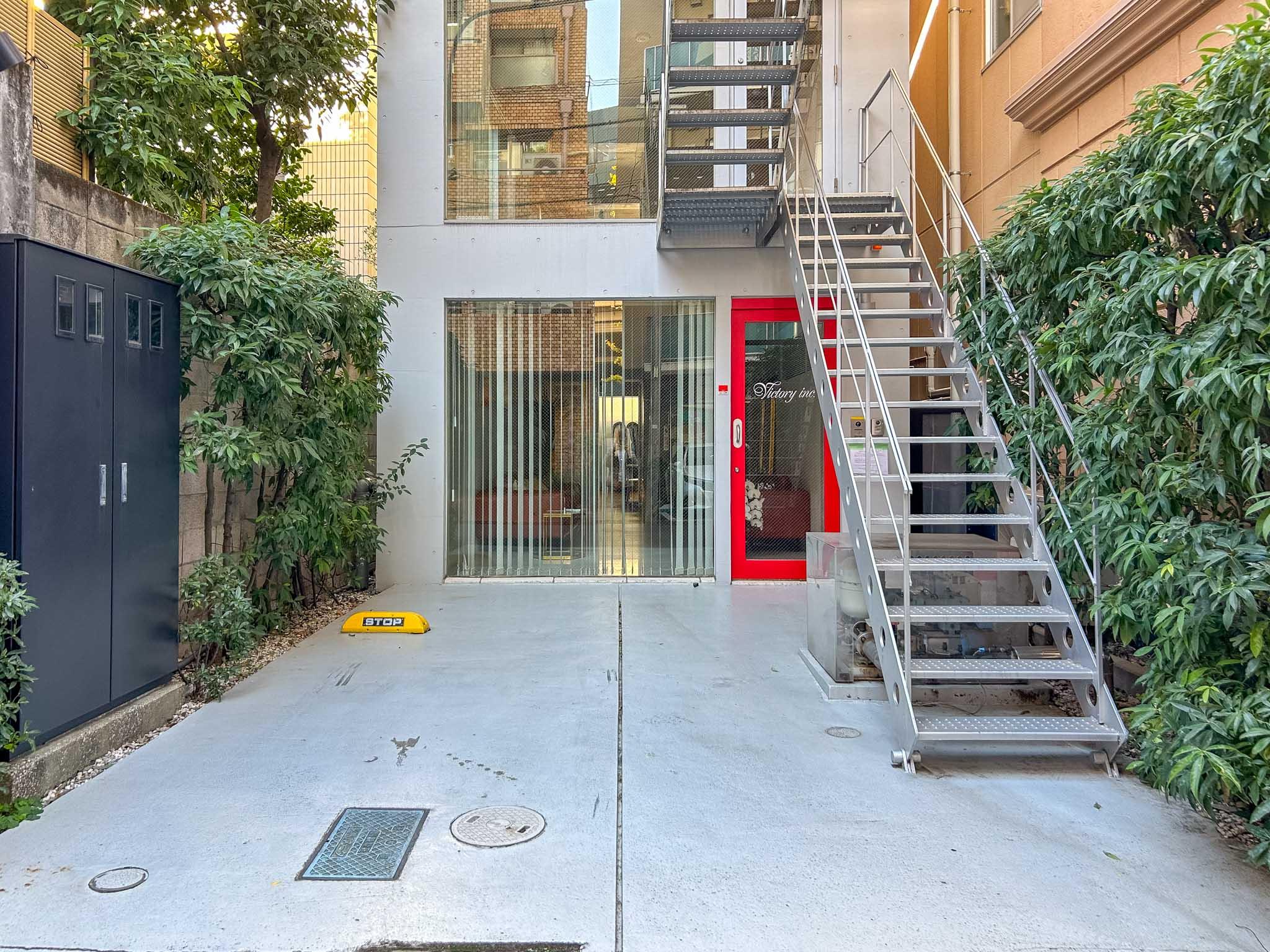 港区南青山の賃貸物件/一台分の駐車スペースつき