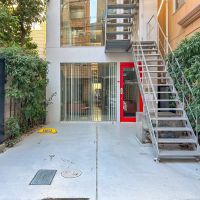 港区南青山の賃貸物件/一台分の駐車スペースつき