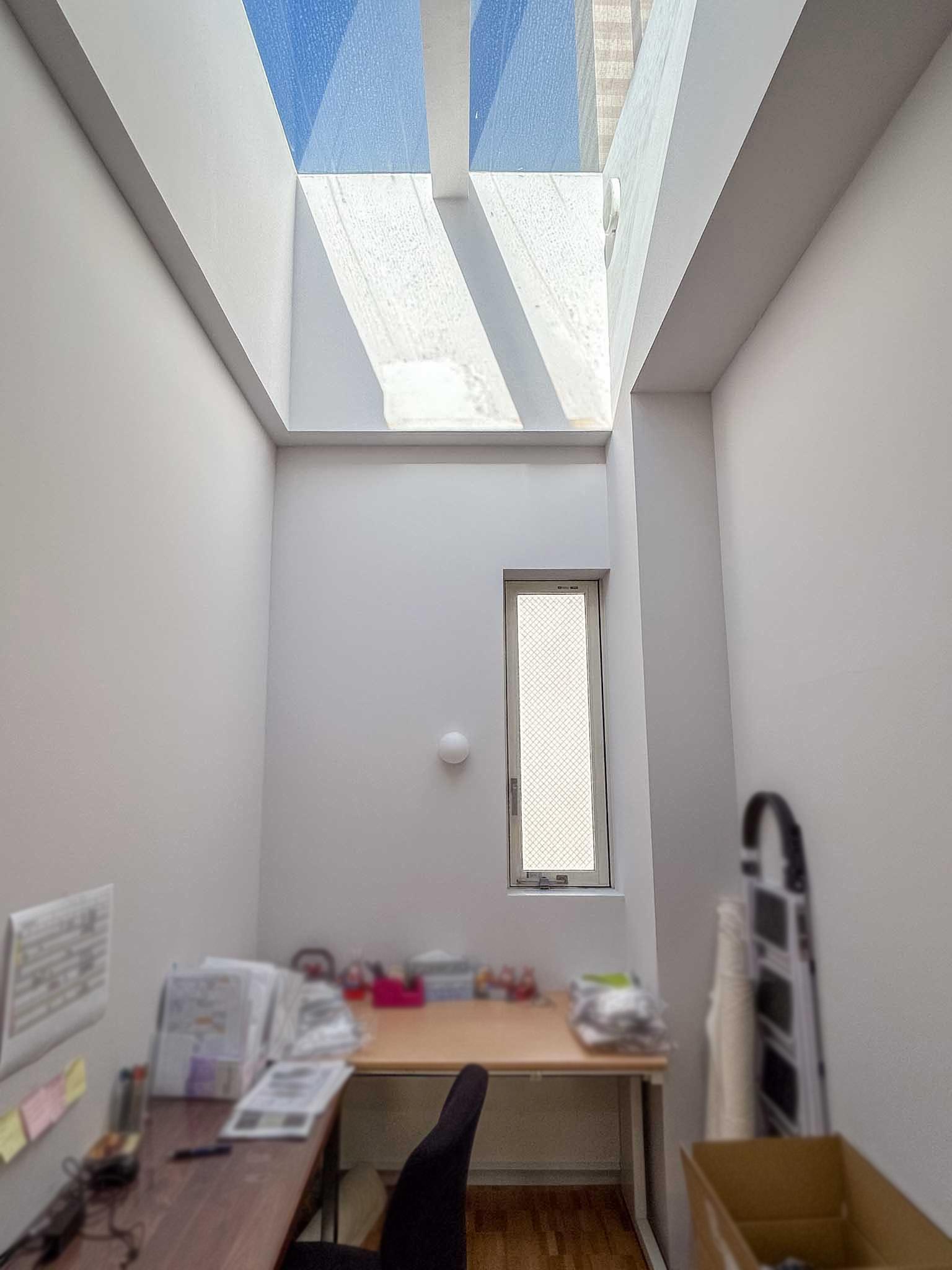 港区南青山の賃貸物件/4階：光に満ちた、特等席のようなスペース