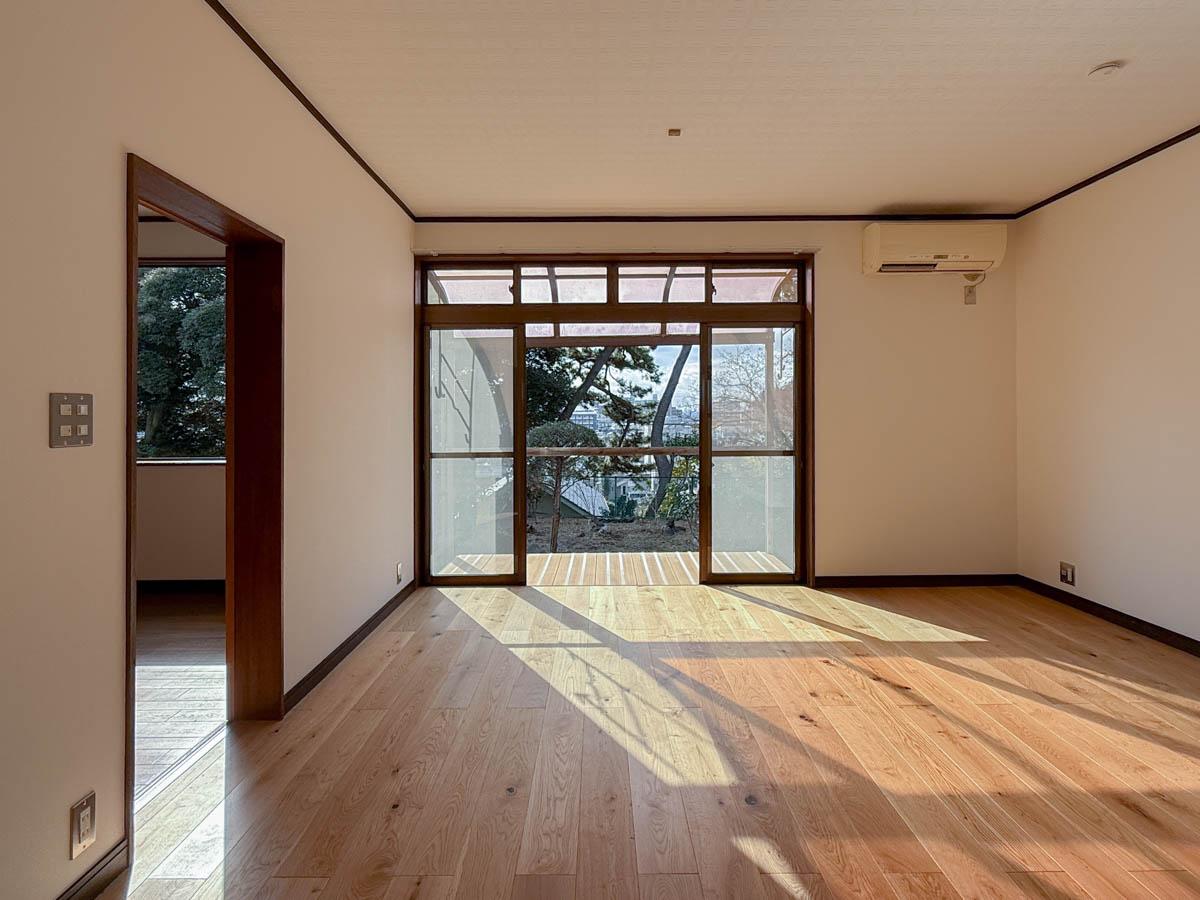 千葉県船橋市東中山の賃貸物件/リビングはオークのフローリングを今回新しく貼りました