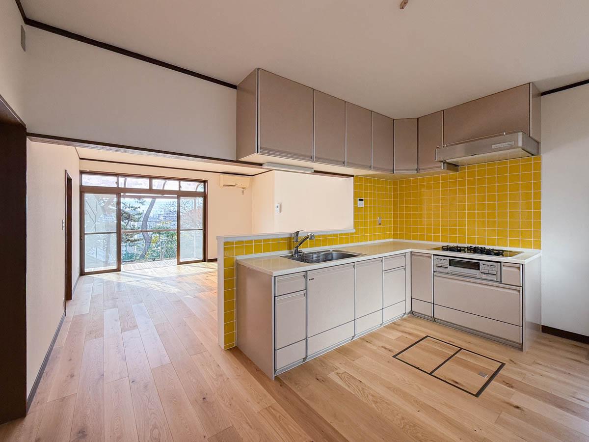 千葉県船橋市東中山の賃貸物件/キッチンは黄色のタイルがチャームポイント