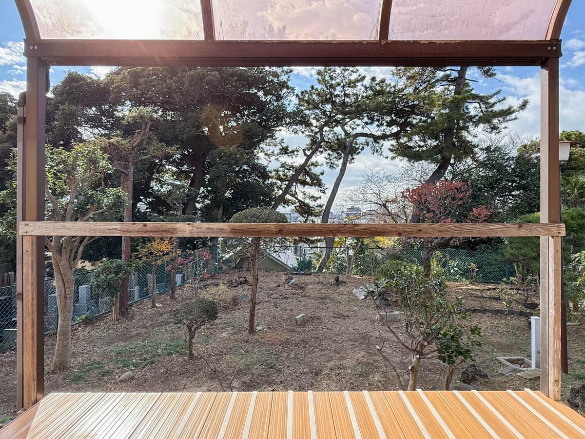 千葉県船橋市東中山の賃貸物件/リビングのフローリングから延長して延びる屋外テラス