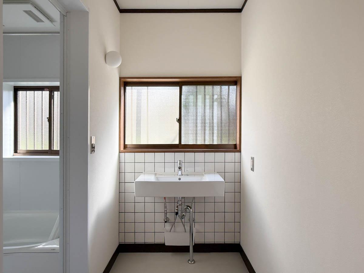 千葉県船橋市東中山の賃貸物件/新しくリノベーションした洗面。タイルがかわいい