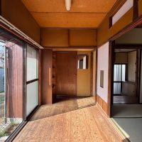 千葉県船橋市東中山の賃貸物件/日当たりのいい広縁。その先に古い洋室