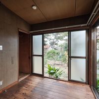 千葉県船橋市東中山の賃貸物件/壁が渋い。お庭に出やすいつくりです。