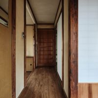 千葉県船橋市東中山の賃貸物件/玄関脇の木戸の先は納戸