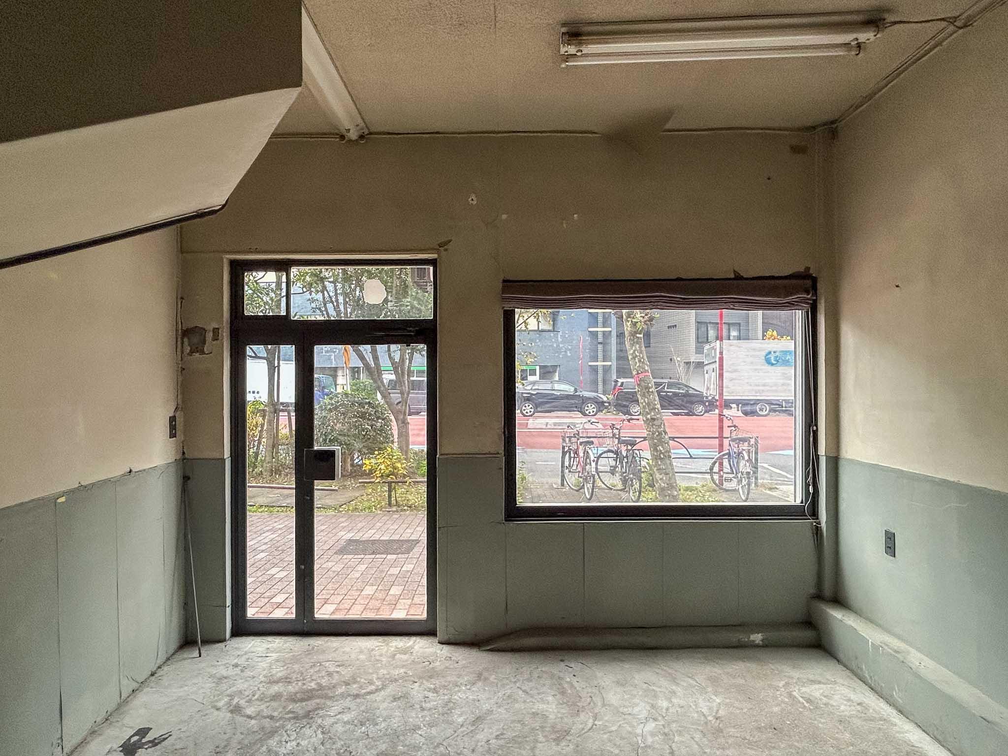 江東区永代の賃貸物件/1階：ファサードを室内から