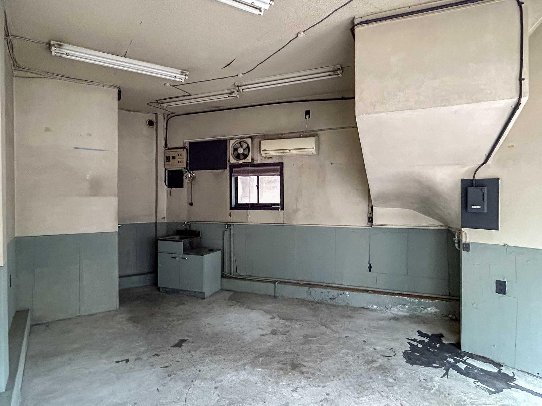 江東区永代の賃貸物件/1階：天井高は2.8mほど。部屋の奥に水回りがまとまっています