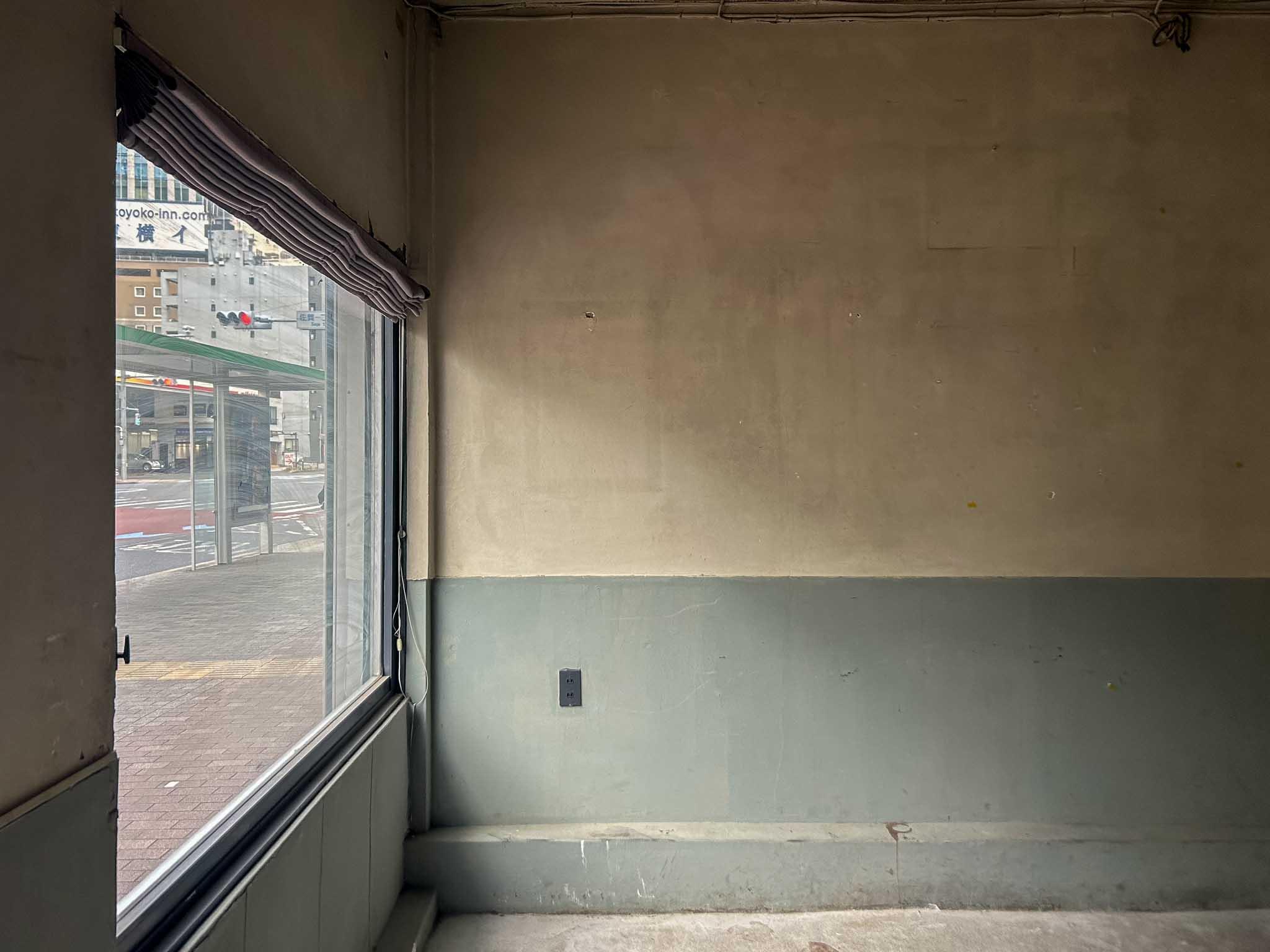 江東区永代の賃貸物件/1階：ツートンカラーで、味わい深い質感の壁面