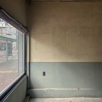 江東区永代の賃貸物件/1階：ツートンカラーで、味わい深い質感の壁面