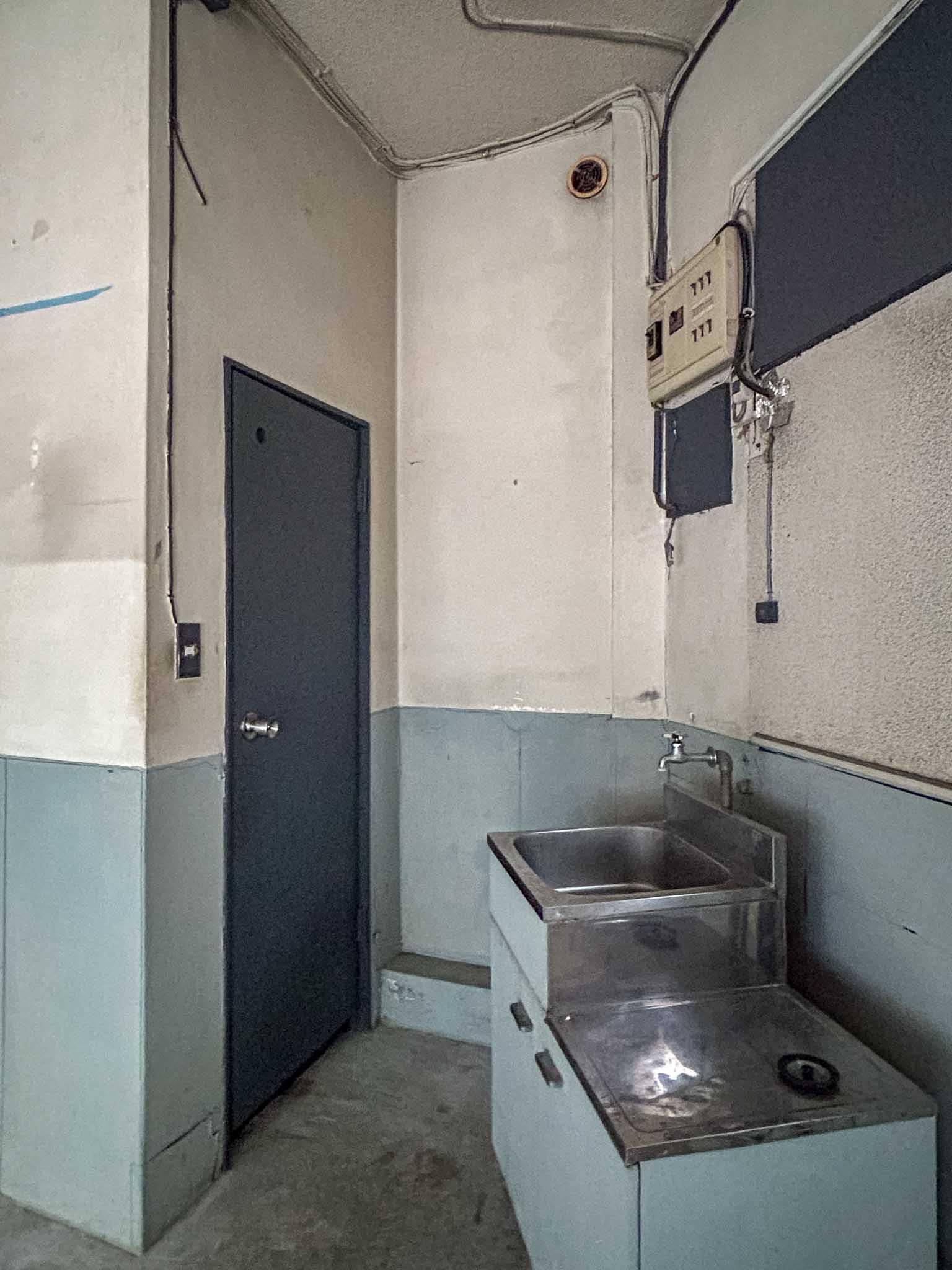 江東区永代の賃貸物件/1階：すぐ後ろにトイレがあります