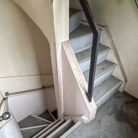 江東区永代の賃貸物件/階段室。なかなか窮屈です