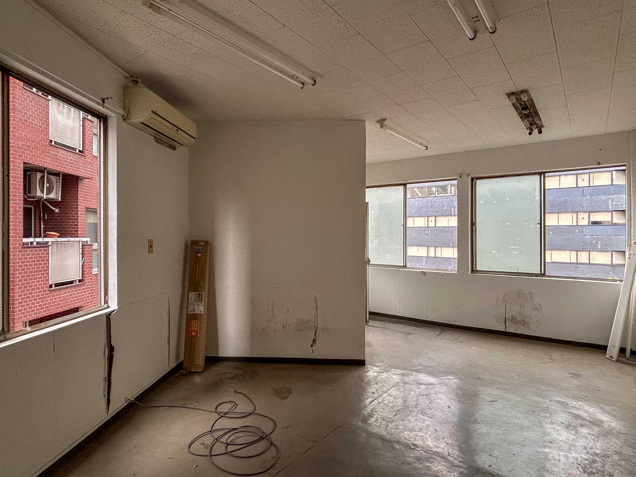 江東区永代の賃貸物件/3階：北側をみる。部屋の形は2階とほぼ同じ