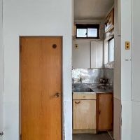 江東区永代の賃貸物件/3階：左にトイレ、右にミニキッチン。2階と同様