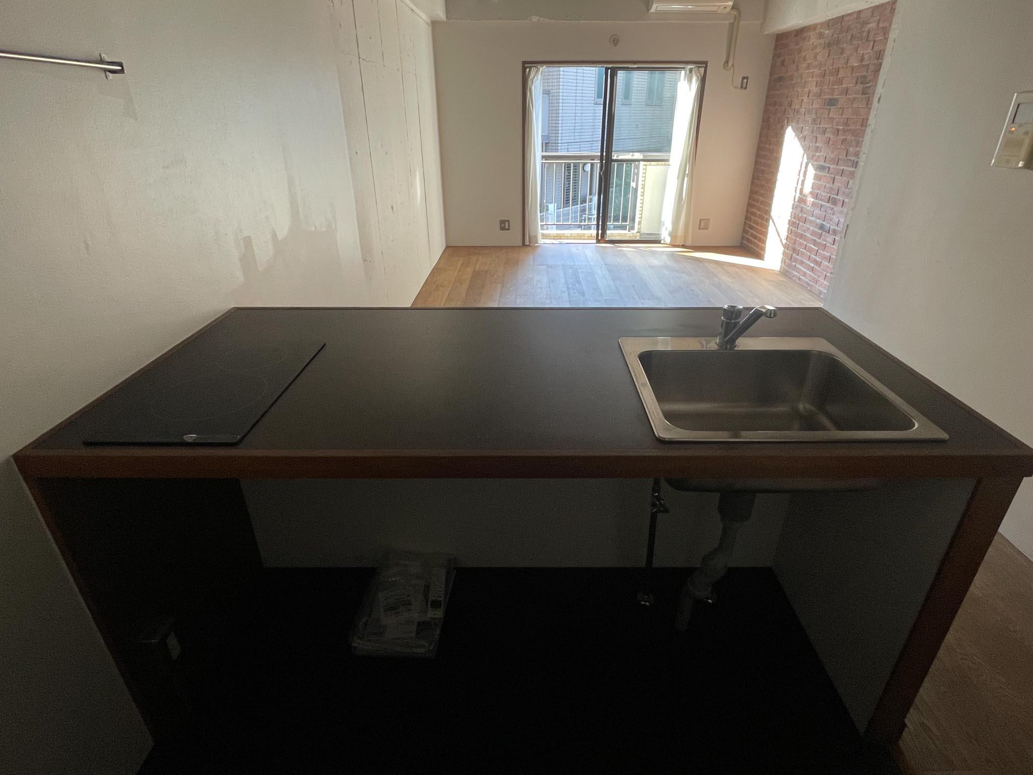 文京区小石川の賃貸物件/2口のIHコンロ。調理スペースが広いのが特徴です