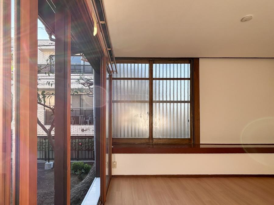 目黒区柿の木坂の賃貸物件/晴れた日は窓を開け、風を感じながら日向ぼっこできちゃいます。