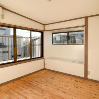 目黒区柿の木坂の賃貸物件/２階洋室。たんまりと光が入ってきます。