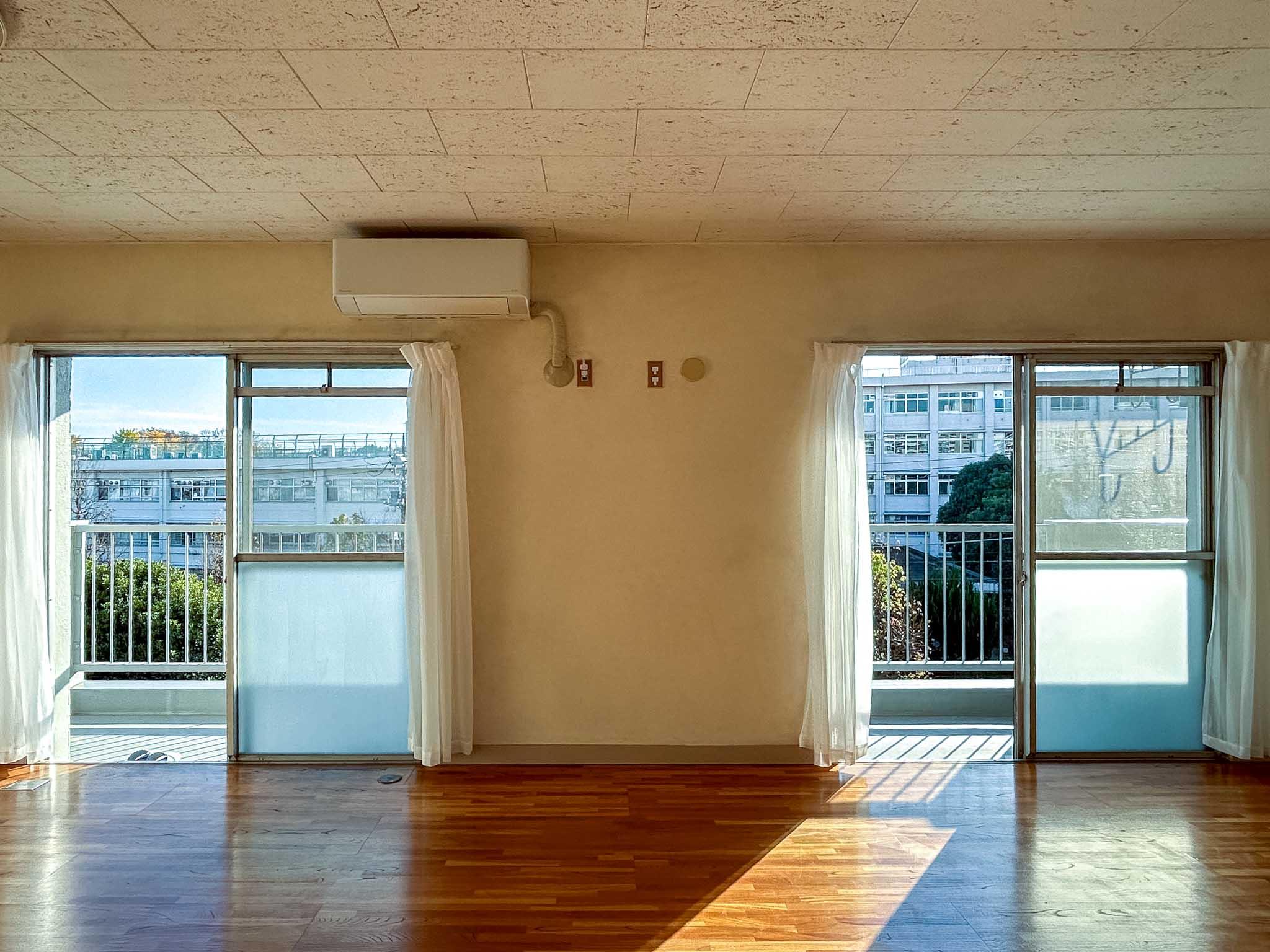 板橋区高島平の賃貸物件/たっぷり日差しが入る、気持ちのいいリビング