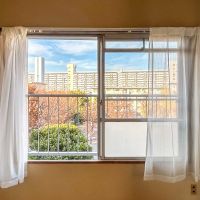 板橋区高島平の賃貸物件/大きめの腰窓