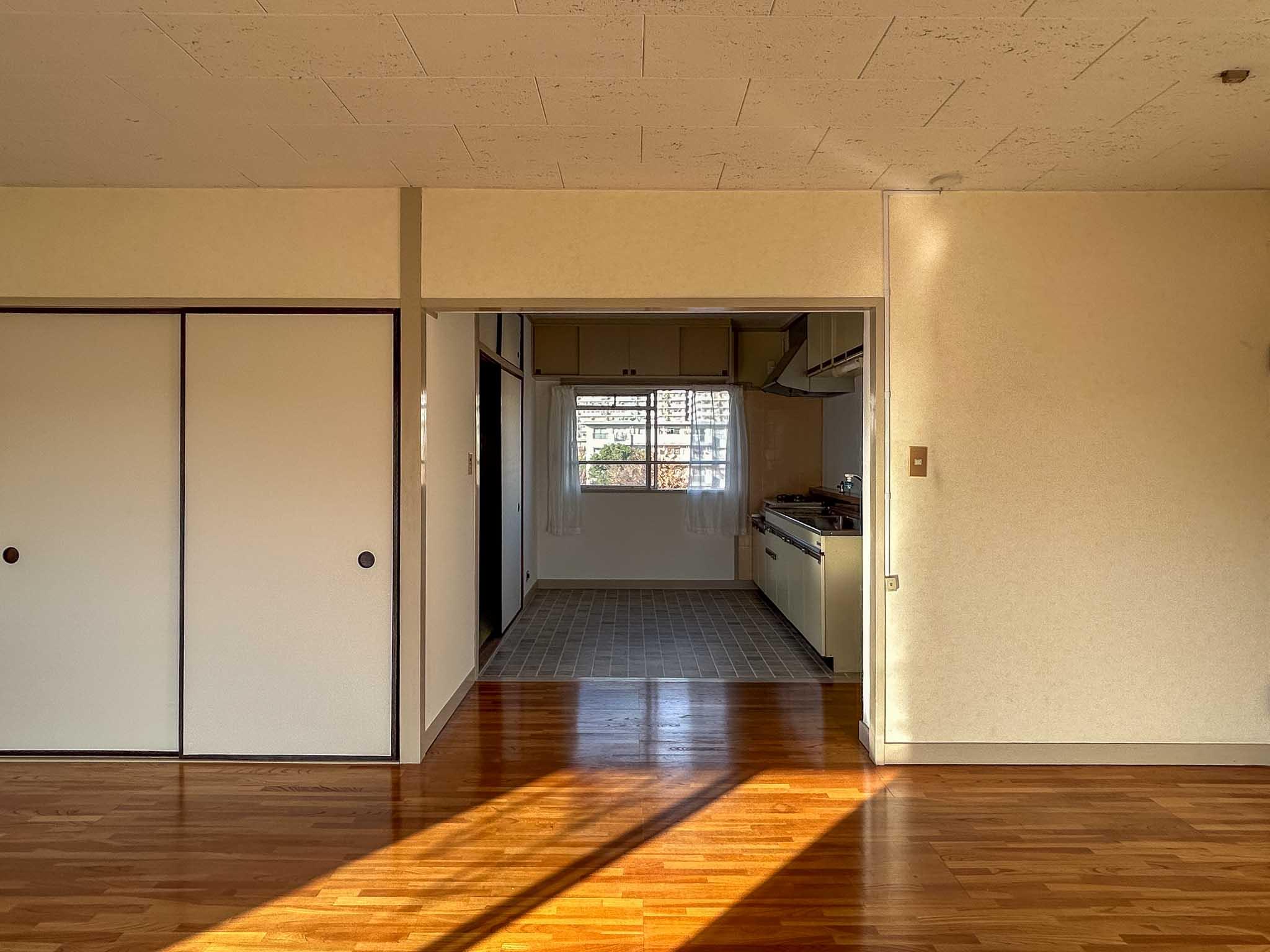 板橋区高島平の賃貸物件/キッチン側をみる