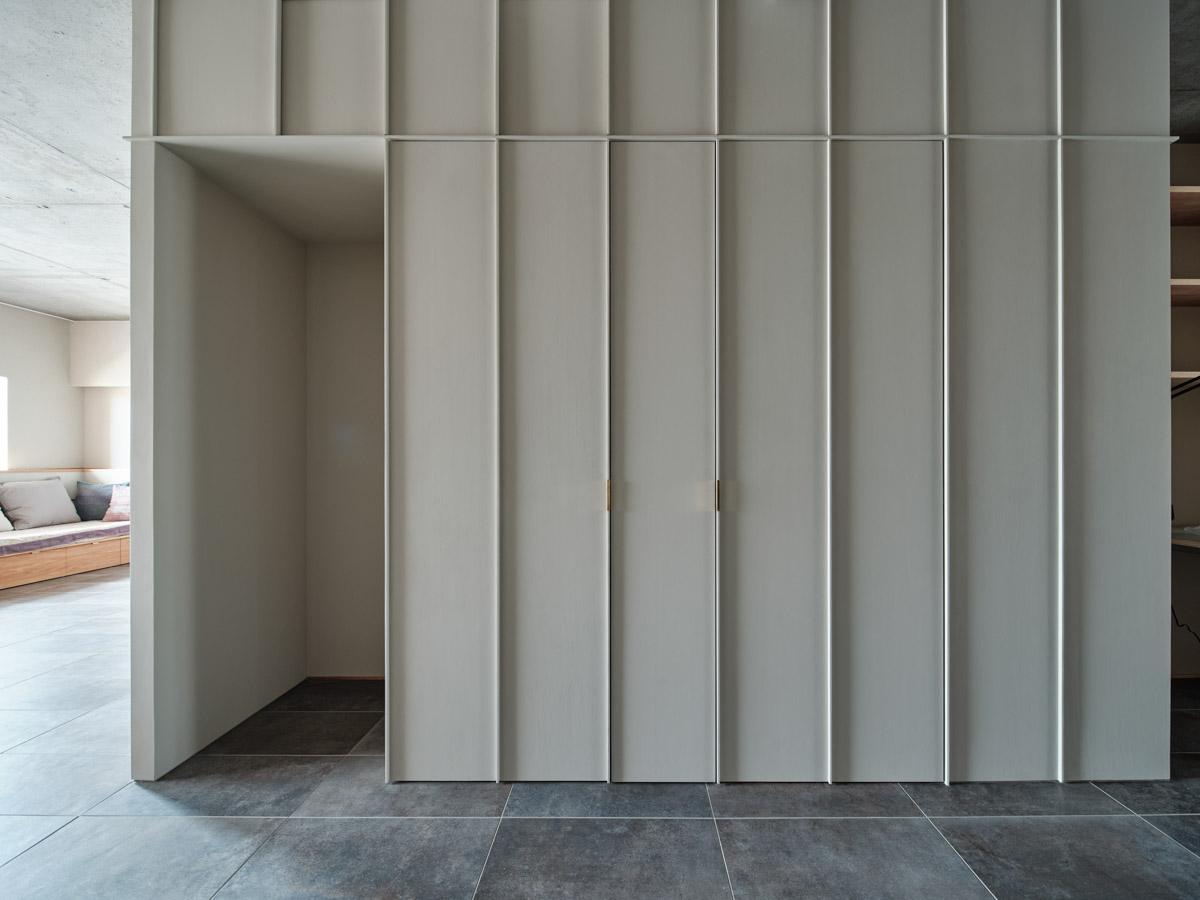 横浜市金沢区能見台の賃貸物件/室内中央に設けられた箱（写真：中村晃）