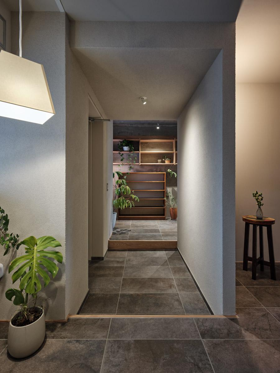 横浜市金沢区能見台の賃貸物件/ゆとりある玄関（写真：中村晃）