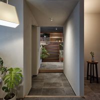 横浜市金沢区能見台の賃貸物件/ゆとりある玄関（写真：中村晃）