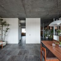 横浜市金沢区能見台の賃貸物件/リビングは家族でゆったりくつろげる広さ（写真：中村晃）